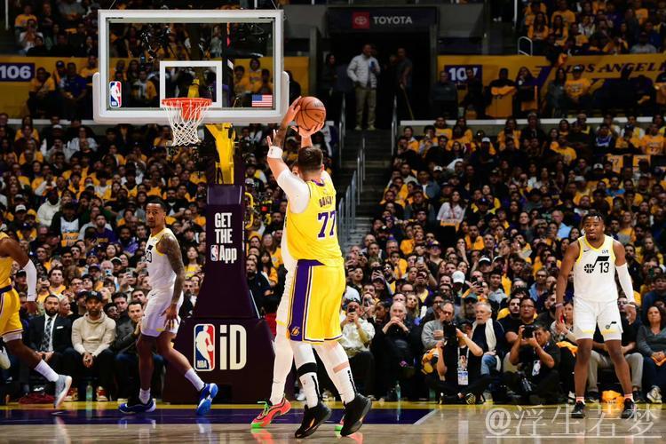 3月30日常规赛：湖人迎战灰熊，东契奇精彩表现集锦